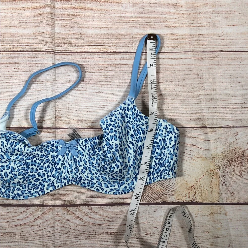 NWT Frankie's Bikinis x PINK Light Blue Leopard Print Underwire Bikini Top